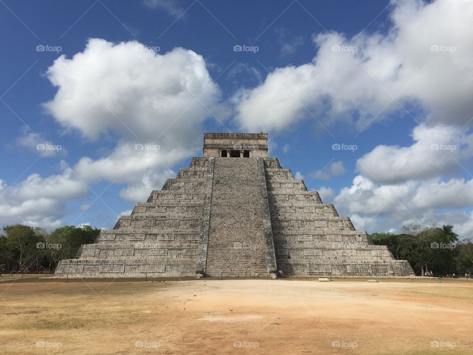 Pyramids in chichen Itza 