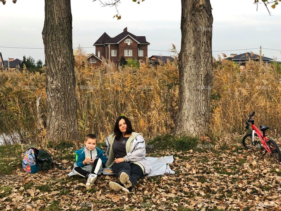 Природа , отдых в тёплые осенние дни