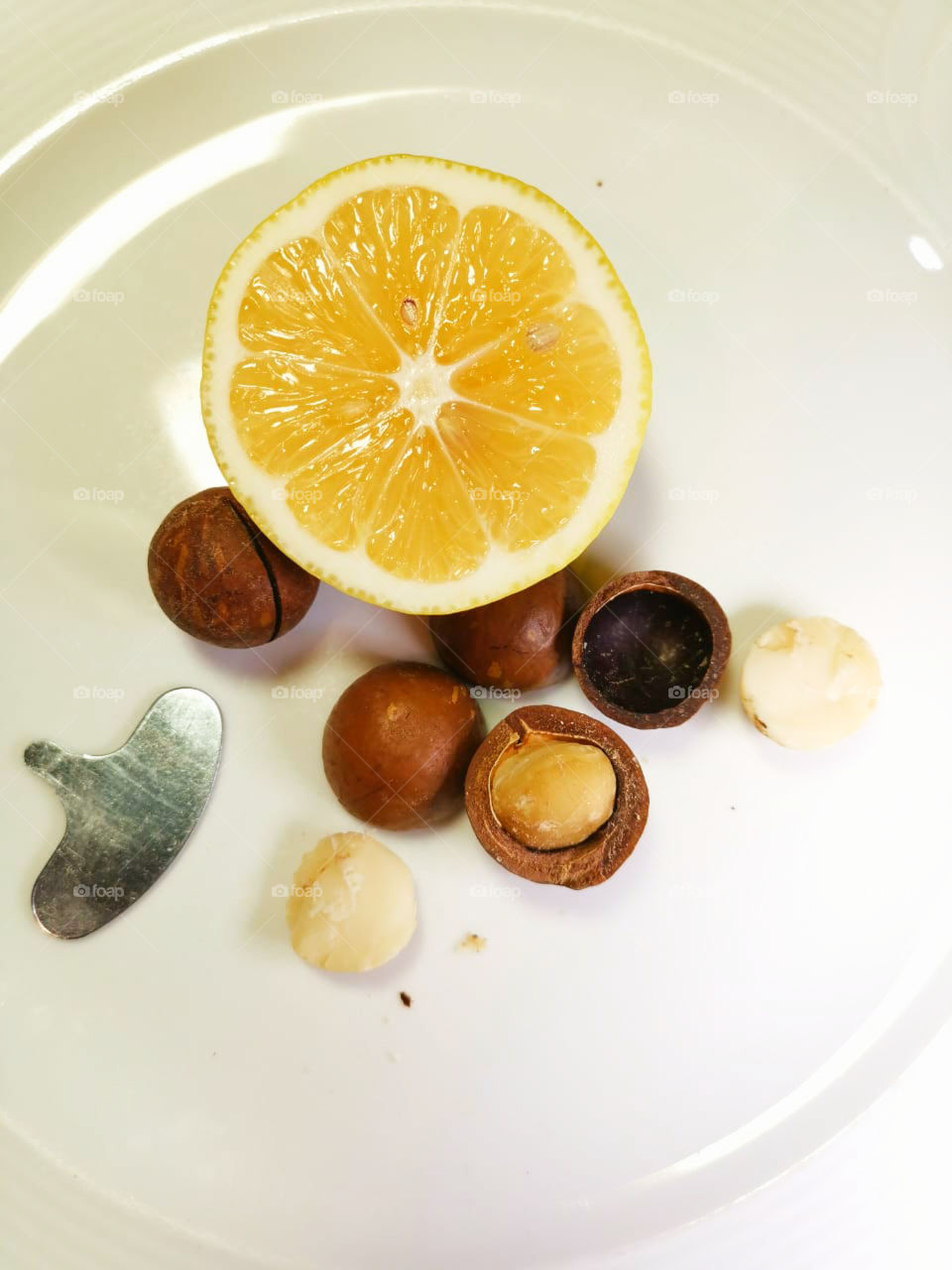 Lemon and macadamite