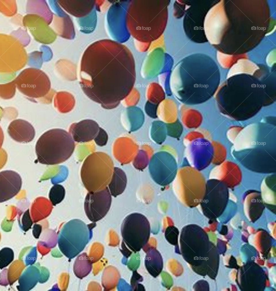 Balloons filled with helium that fly away 