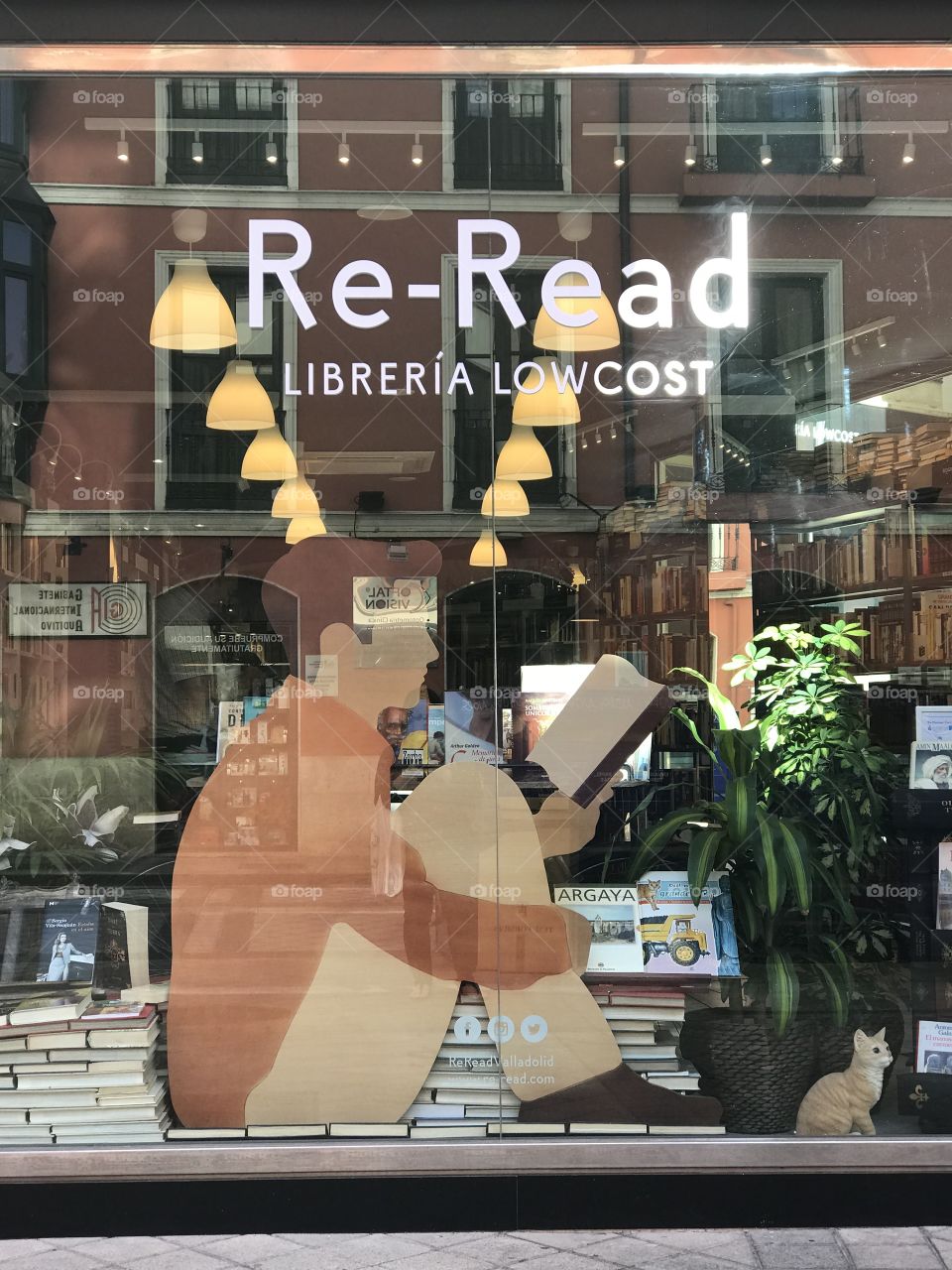 Glass logo of Re-Read