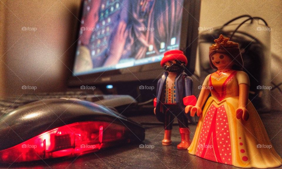 Trabajando con Playmobil. En el escritorio me vigilan