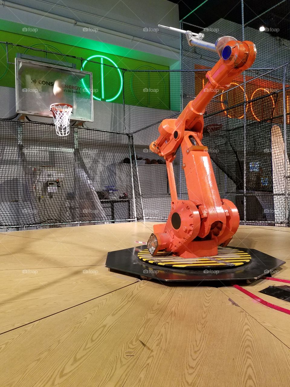 The robot that shoots hoops at the Science Center