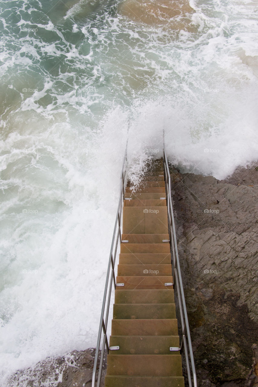 Powerful waves in San Sebastián 