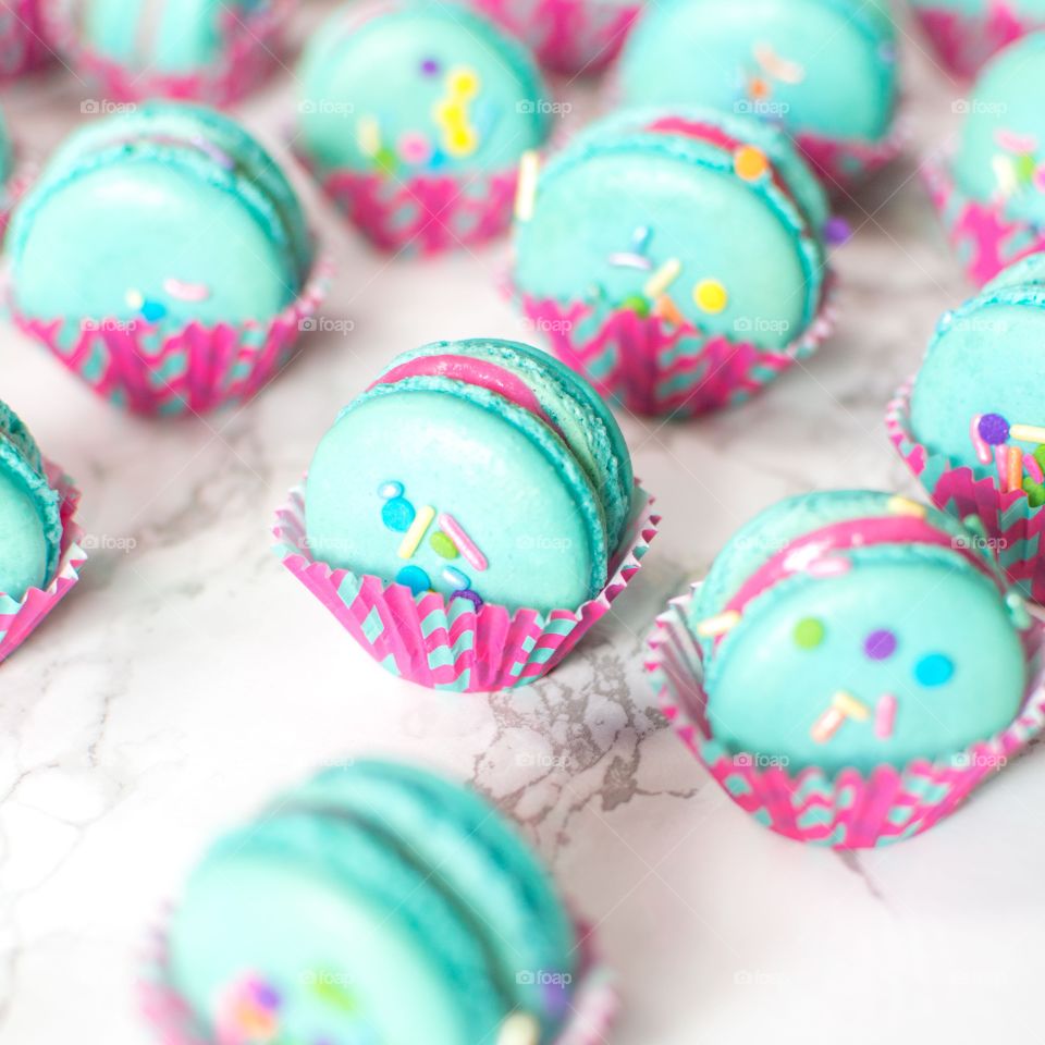 Funfetti birthday cake macarons