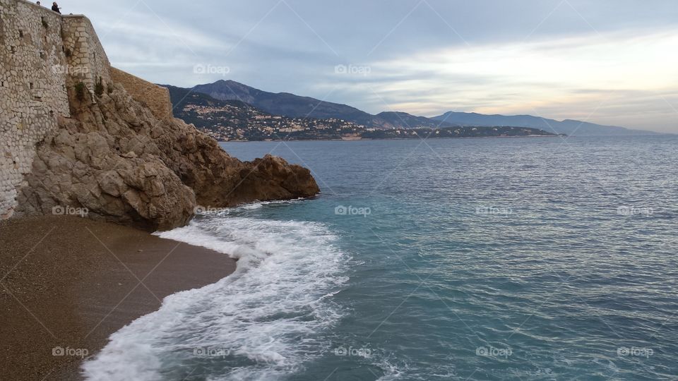 The wind on the beach makes you feel alive... Stop just a few moments and listen to the sea's music: it's magic. 