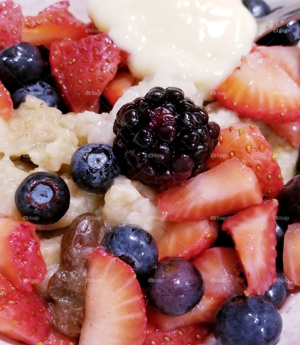 Desert berries and porridge