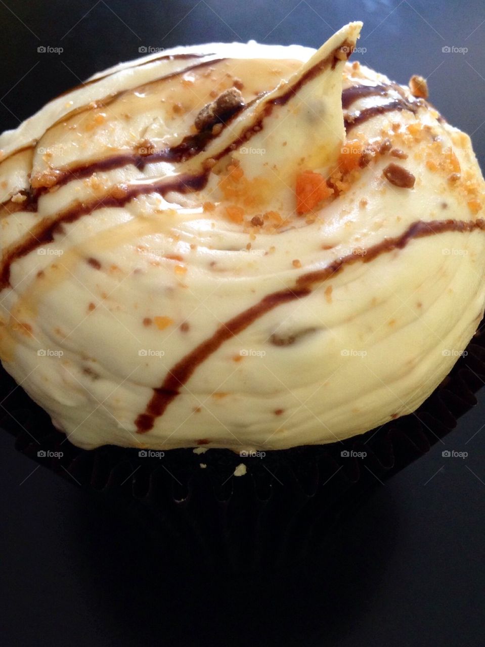 Butterfinger Cupcake