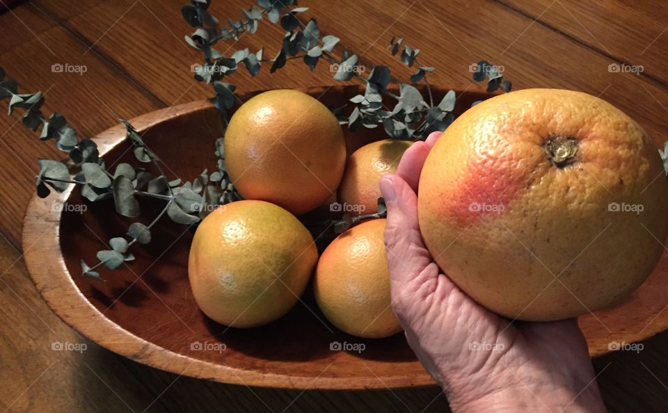 Grapefruit in bowl