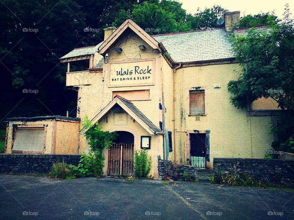 Derelict hotel/pub - 'Dulais Rock', Aberdulais, Neath Port Talbot, South Wales (July 2018)