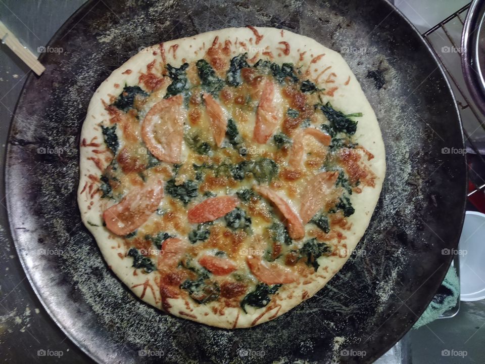 homemade vegetarian pizza thin crust