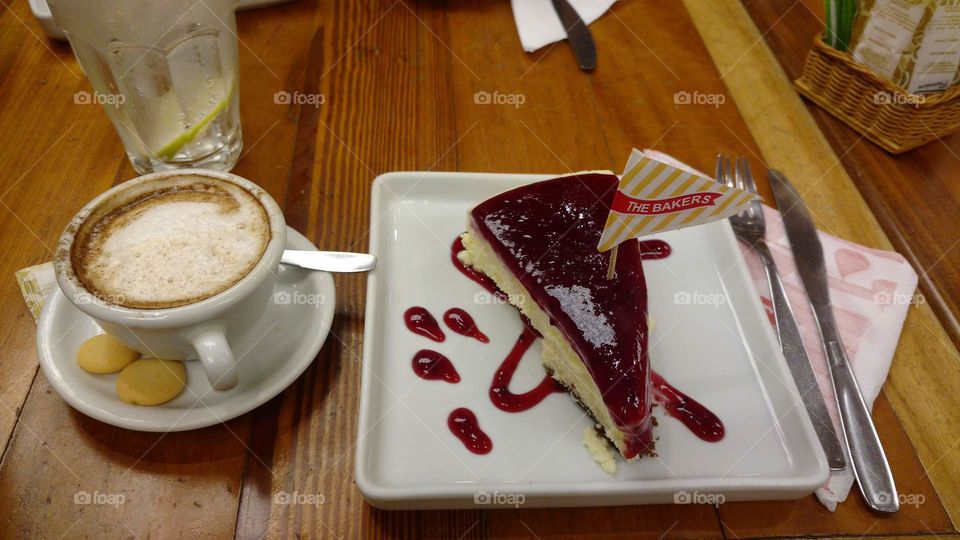 Capuccino and Cherry cheesecake ☕🍰