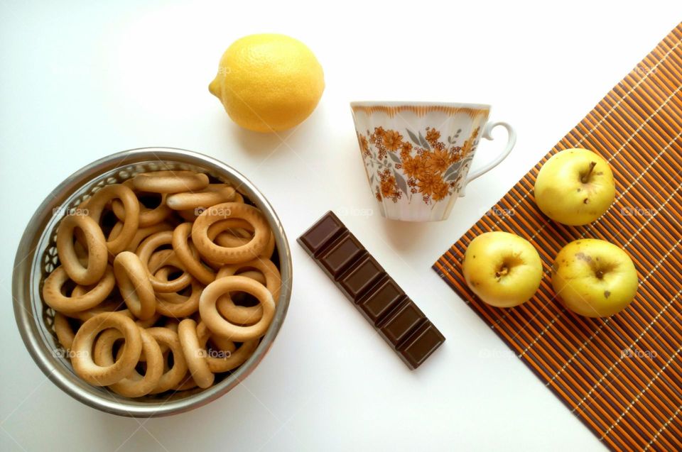 Bagel and fruits for breakfast