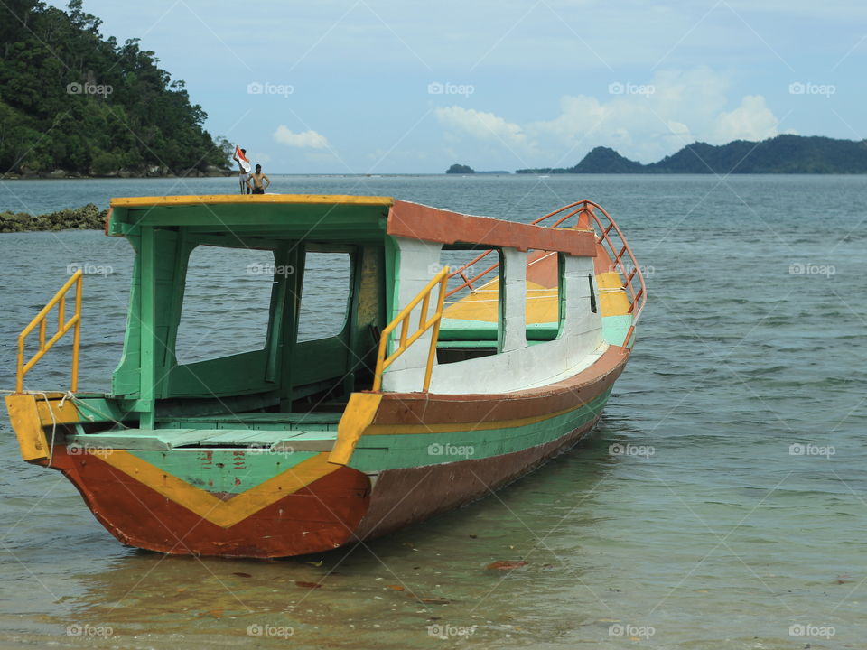 boat going yo island