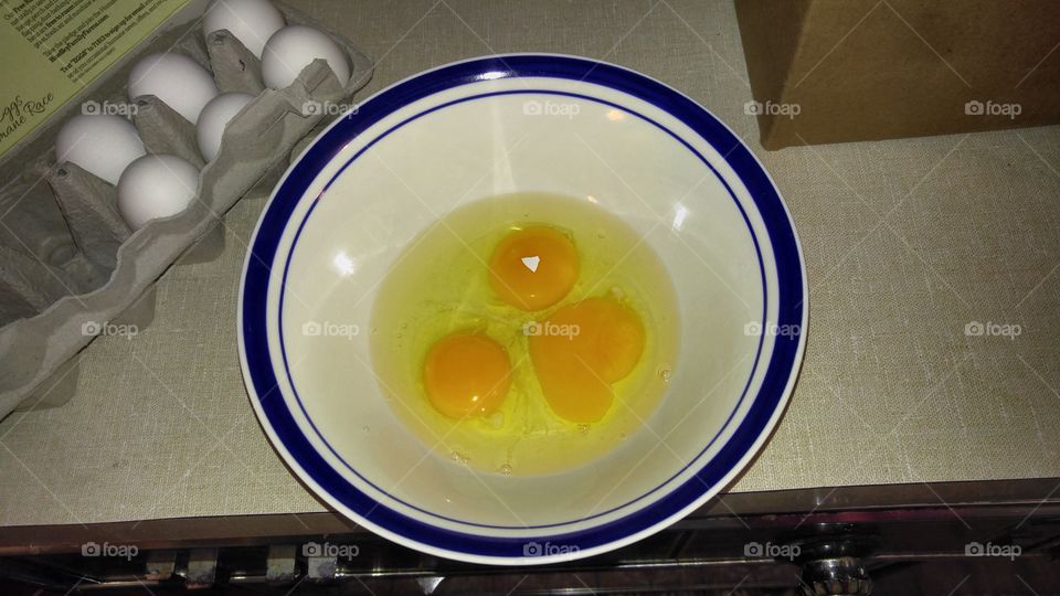 perfect imperfection eggs with egg shell heart-shaped Broken Egg