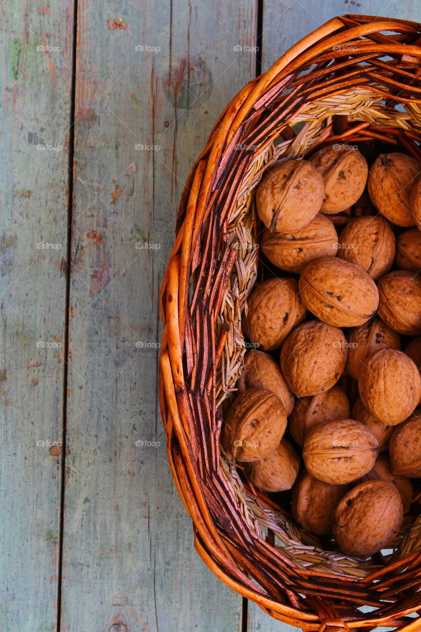 basket with Walnut