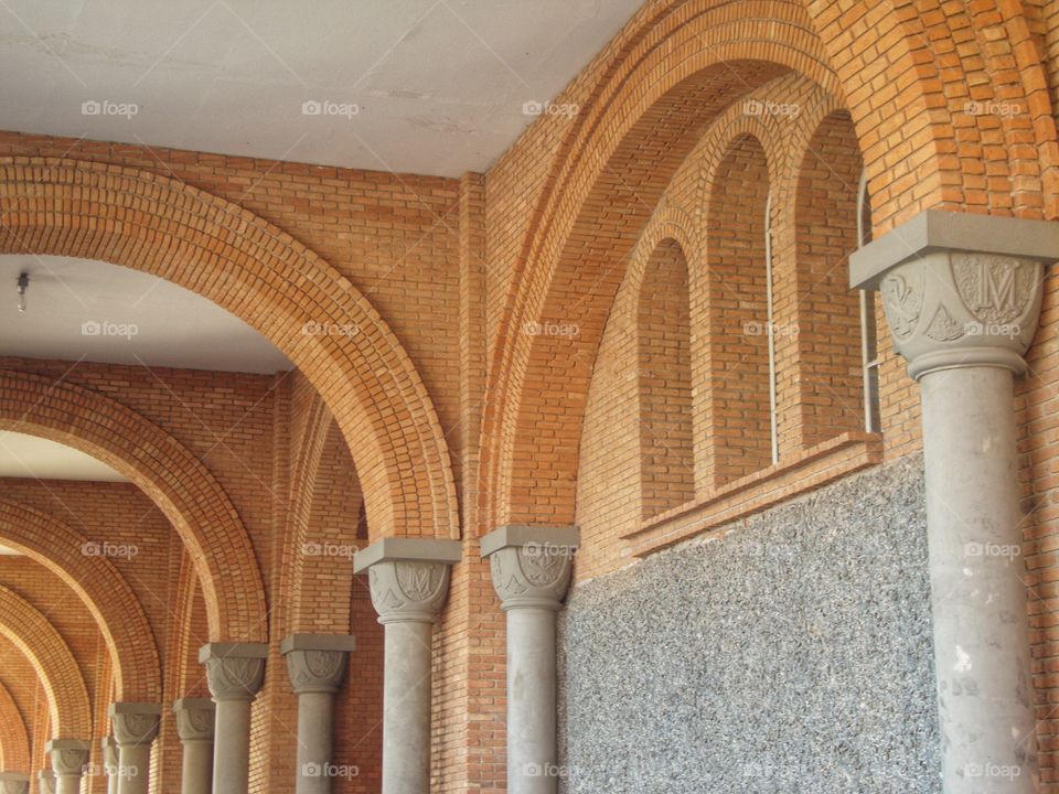pilares arqueados