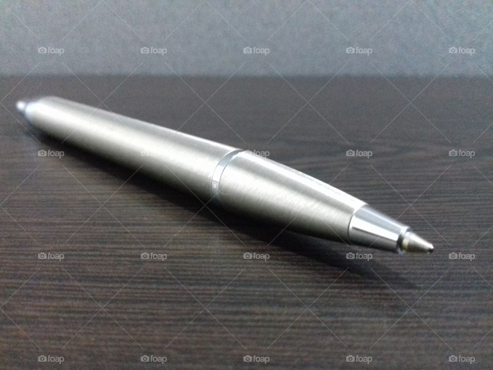 silver
pen