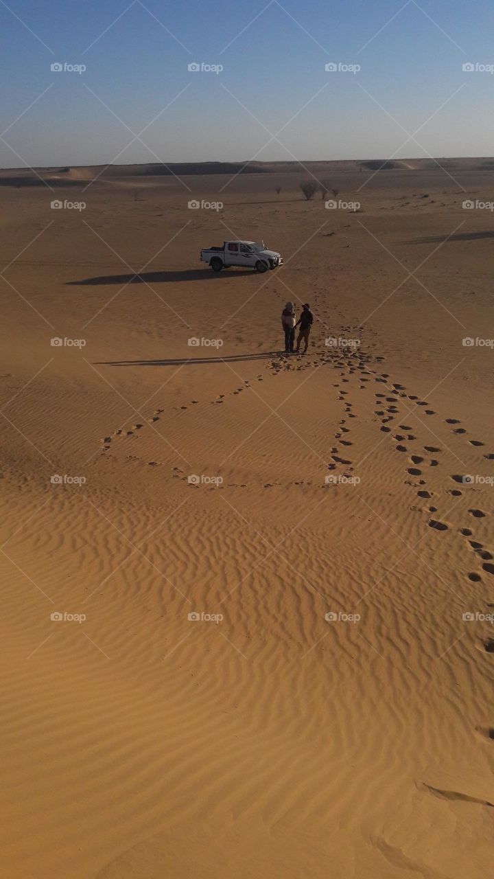 suv in desert