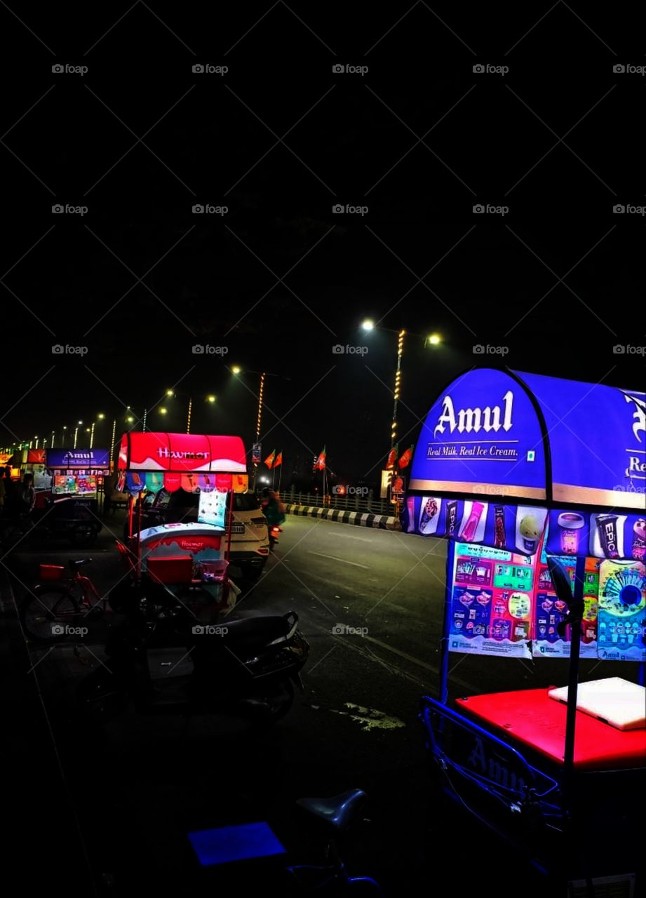 Hopeful eyes of shopkeepers😐