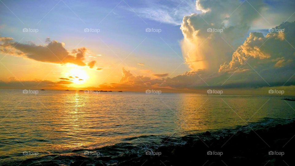 Gold sunrise 🌅 Stunning clouds☁️