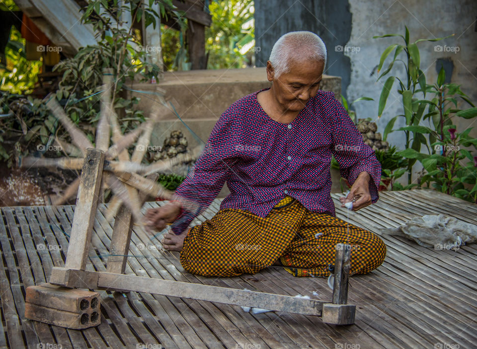 Spinning silk thread on Silk island 