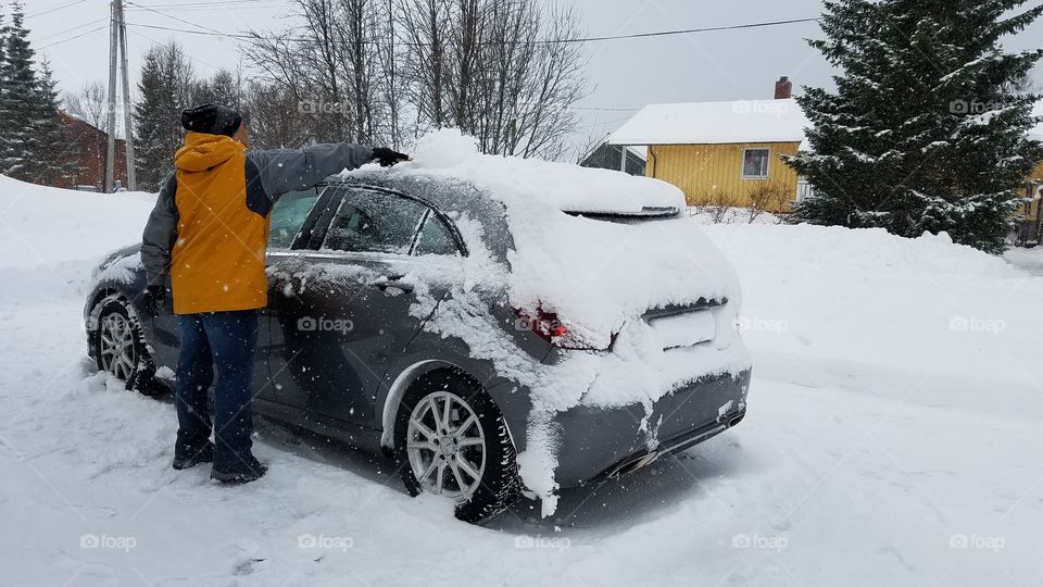 Removing snow off the car