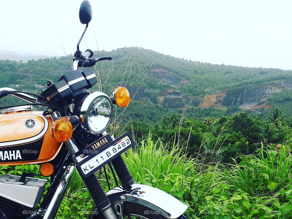 RX100 
tripping to hills
to see BUITY of nature