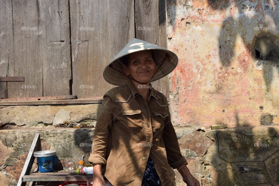Shoot this beautiful Vietnamese lady during a visit day in Hoi An, located in the center of the country 