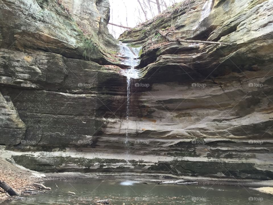 Water falling from sandstone cliffs in starved rock park