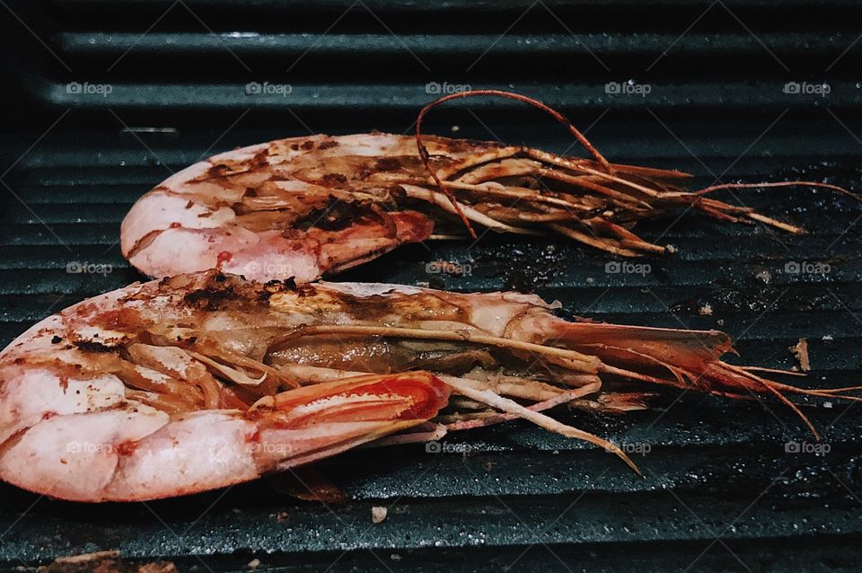 Cooking shrimp on the grill