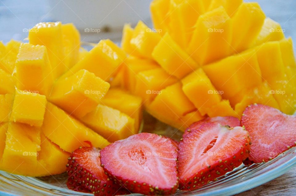 desayuno saludable mango y fresa