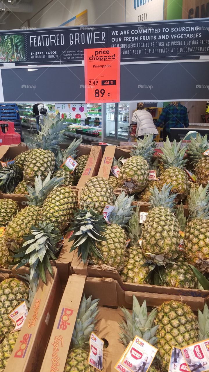 inexpensive pineapples at grocery store