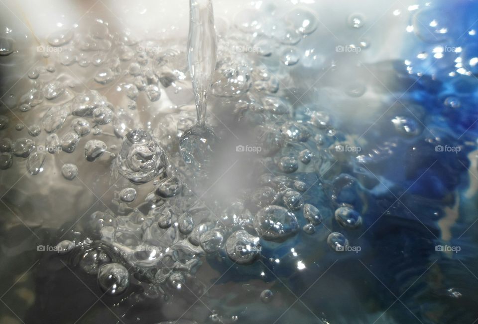 bubbles pop-up when water drops