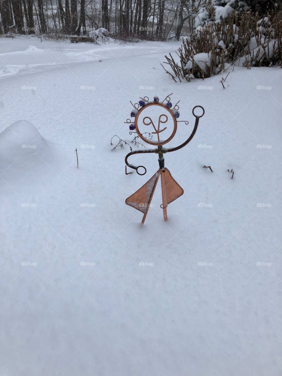 Statue in snow 