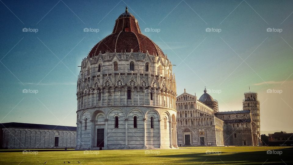 Pisa piazza dei miracoli