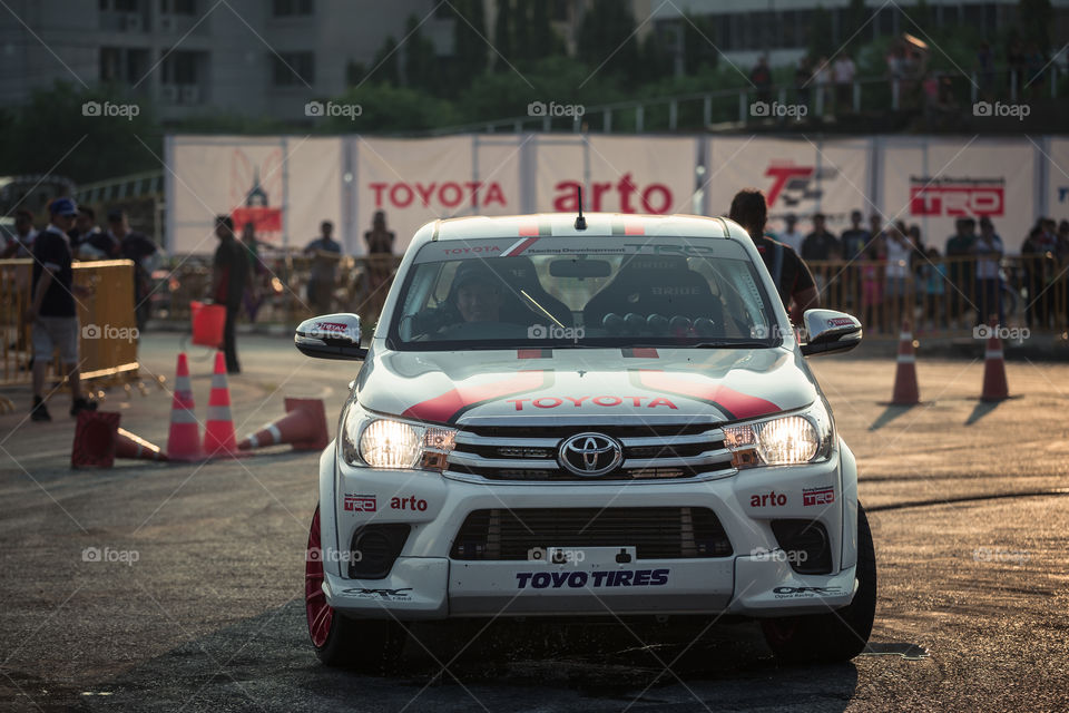 Toyota hilux revo drift show 