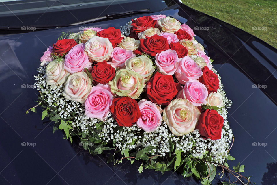 wedding car flower heart