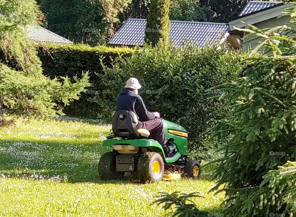 Mow lawns
