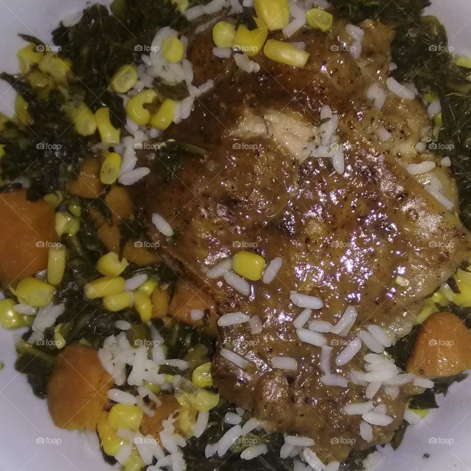 Baked turkey thighs with rice 🍚 corn 🌽 carrots 🥕 and Kale greens