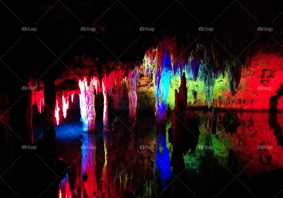 colors. at Meramec caverns