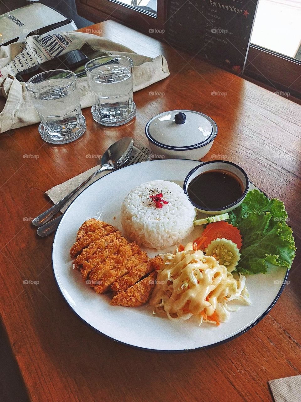 This is fried chicken on rice.