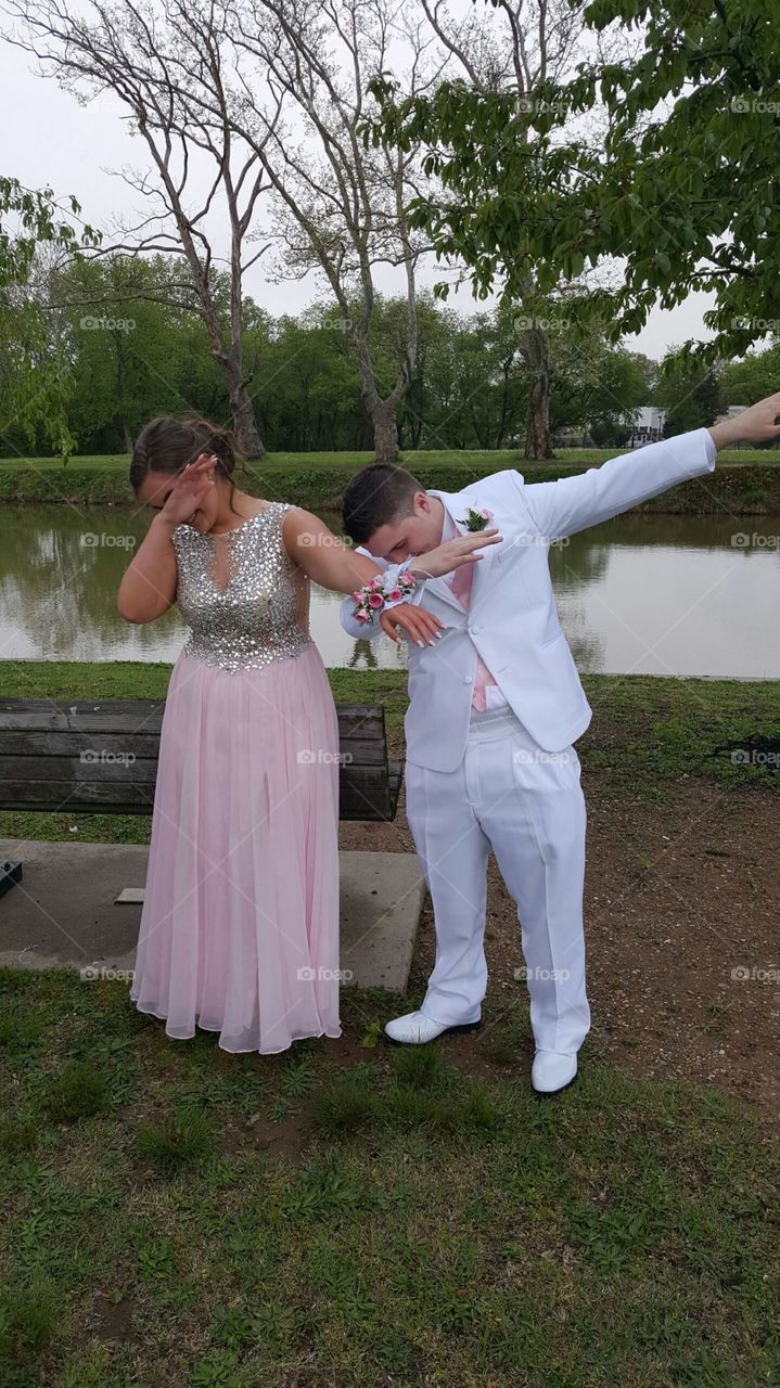 Prom pictures goofing off 