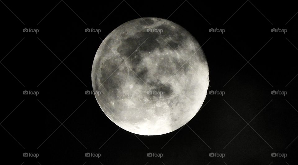 Wolf moon from Tulsa 2021 under cloud cover
