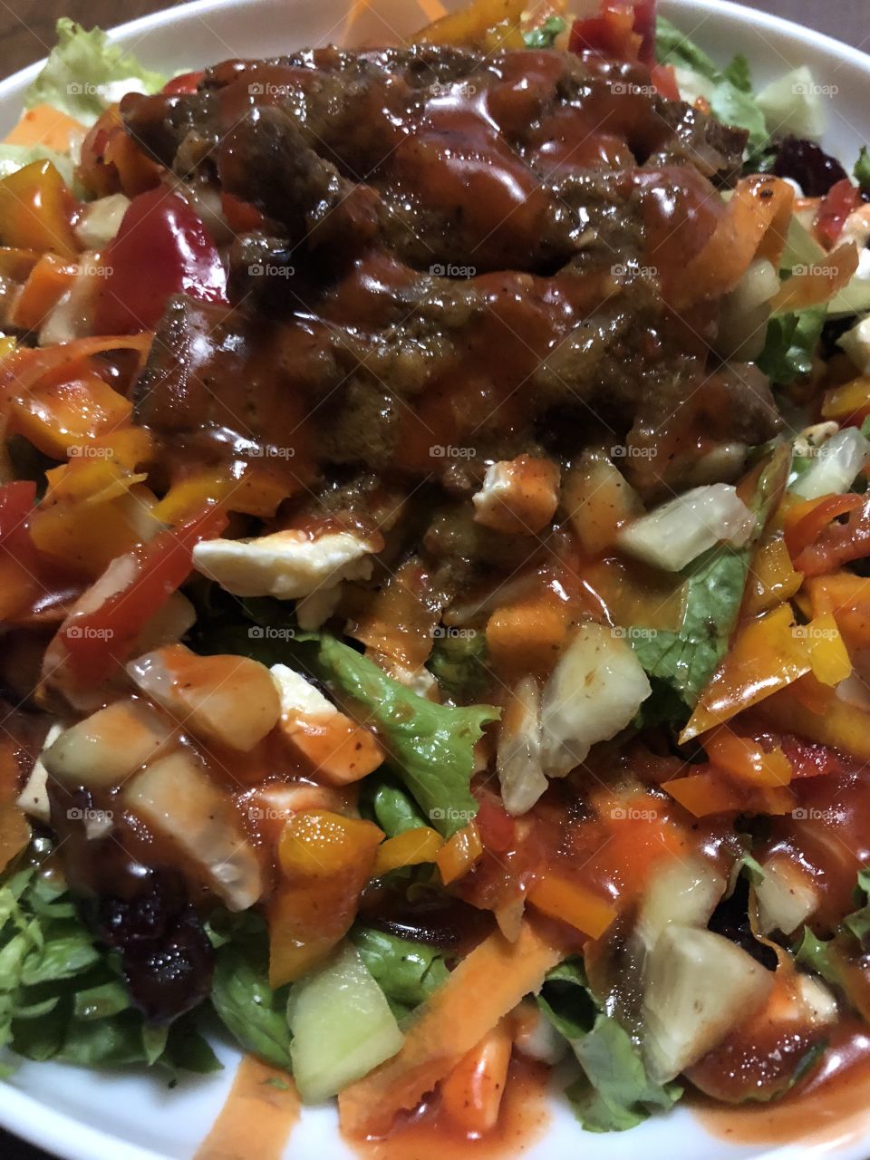 Mixed greens, carrot slivers, cucumbers, sweet peppers, glazed almonds, feta cheese, cranberries and thin sautéed steak slivers.