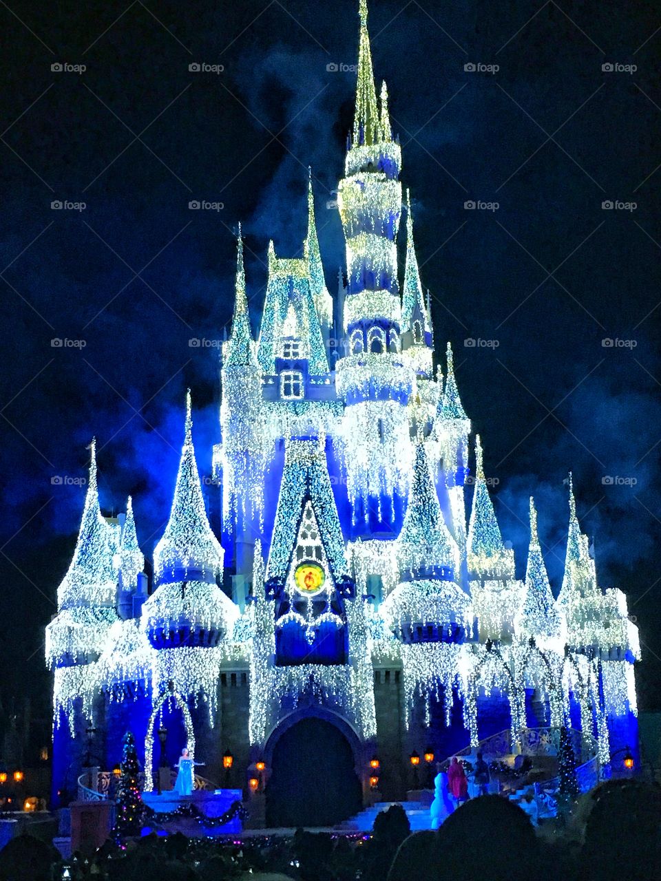 Cinderellas castle. Magic kingdom. Christmas frozen