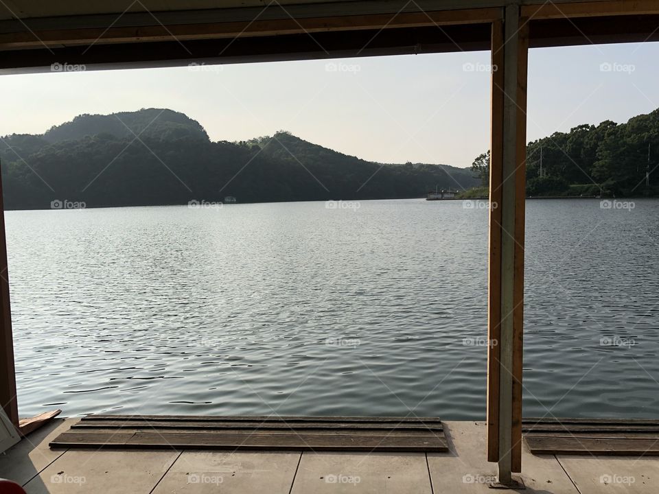 A rippling lake house in beautiful South Korea