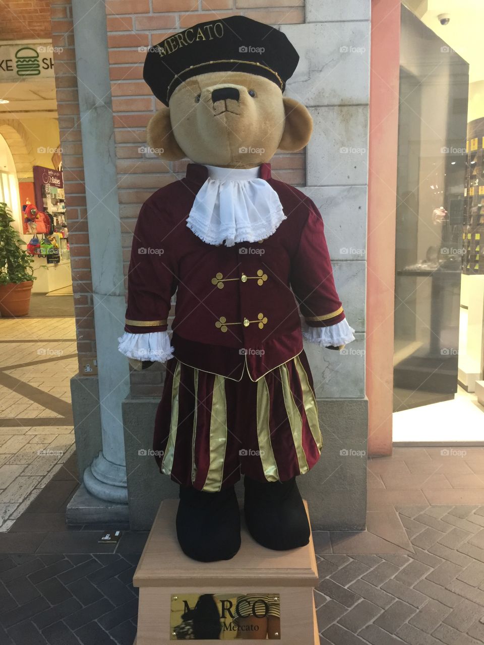 If all guards are like these, wouldn't hesitate to hug them!