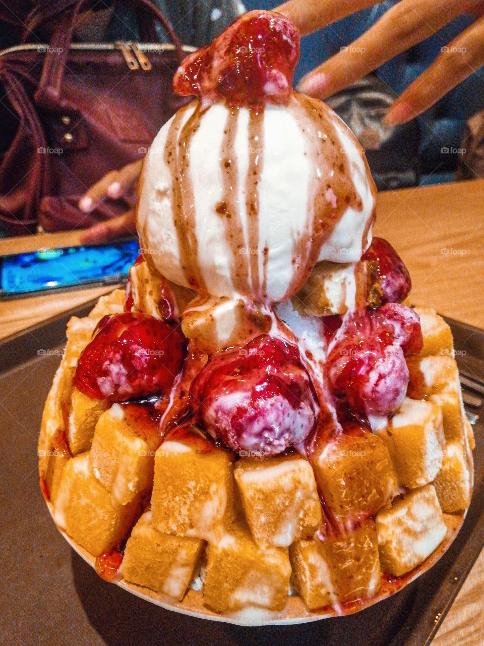 Who wouldn't love some fruity, ice-cold dessert in the midst of summer? Mouth-watering sweet treats from Sulbing Desserts everyone ✨