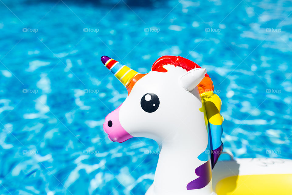 Inflatable unicorn 